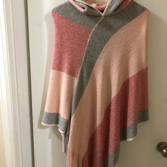 Poncho - Picture 2 of 2